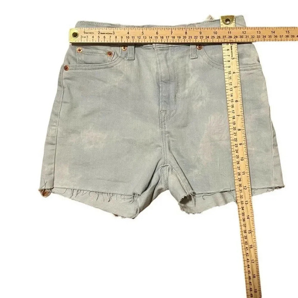 Levi's Women's Light Blue Bleached High-Rise Cut Off Shorts 24 - Picture 2 of 5